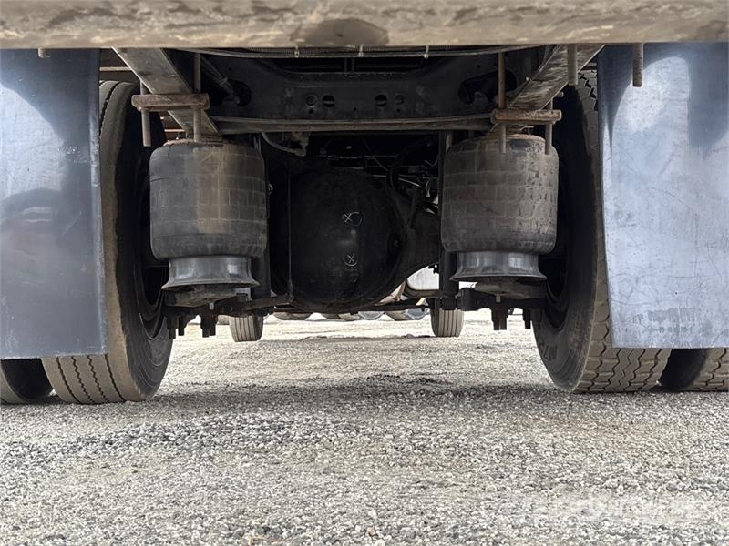 International 4300 شاحنات ذات هيكل صندوقي