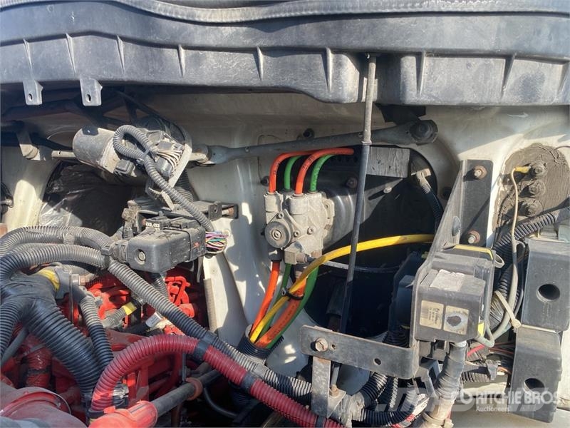 International 4300 شاحنات ذات هيكل صندوقي