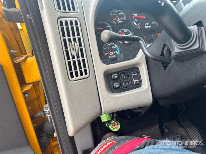International 4300 Skåpbilar