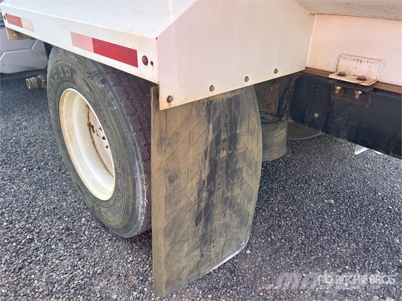 International 4300 Wassertanker