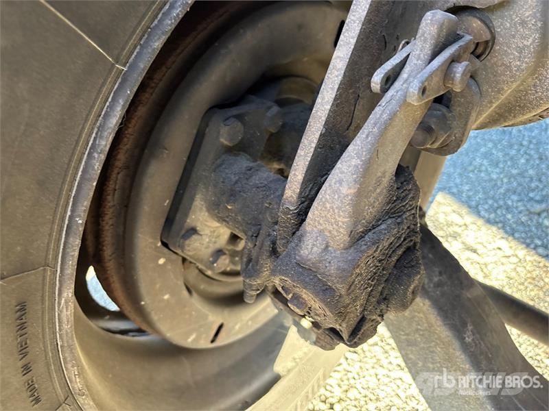 International 4300 شاحنات ذات هيكل صندوقي