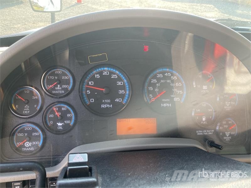 International 4300 شاحنات ذات هيكل صندوقي