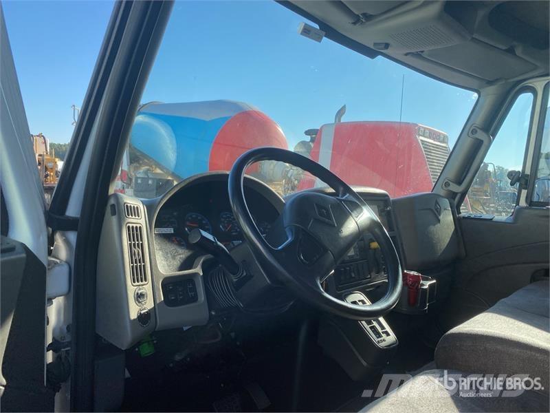 International 4300 Tovornjaki zabojniki