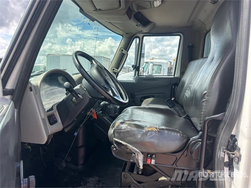 International 4300 レッカー車