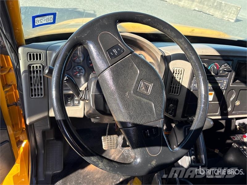 International 4300 Savivarčiai