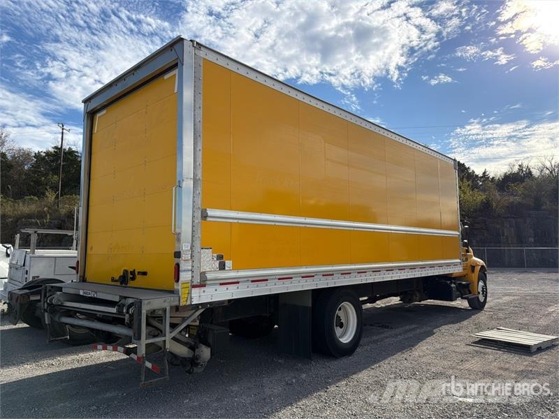 International 4300 شاحنات ذات هيكل صندوقي