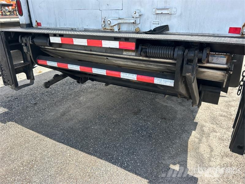 International 4300 厢式货车
