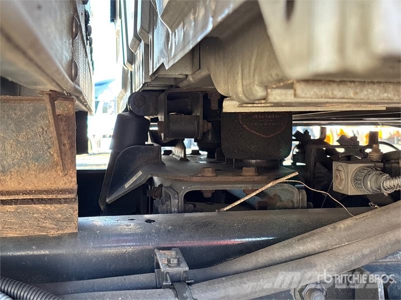 International 4300 شاحنات ذات هيكل صندوقي