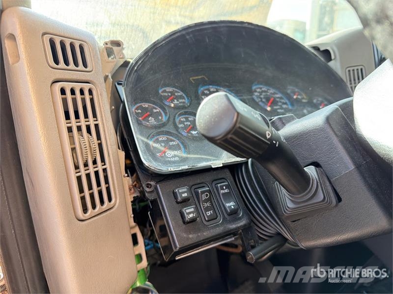 International 4300 شاحنات ذات هيكل صندوقي