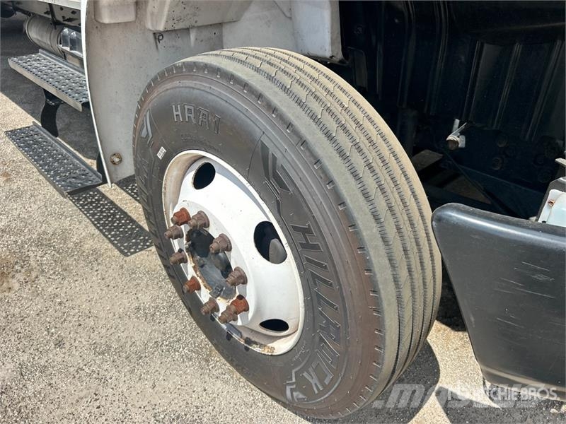International 4300 厢式货车