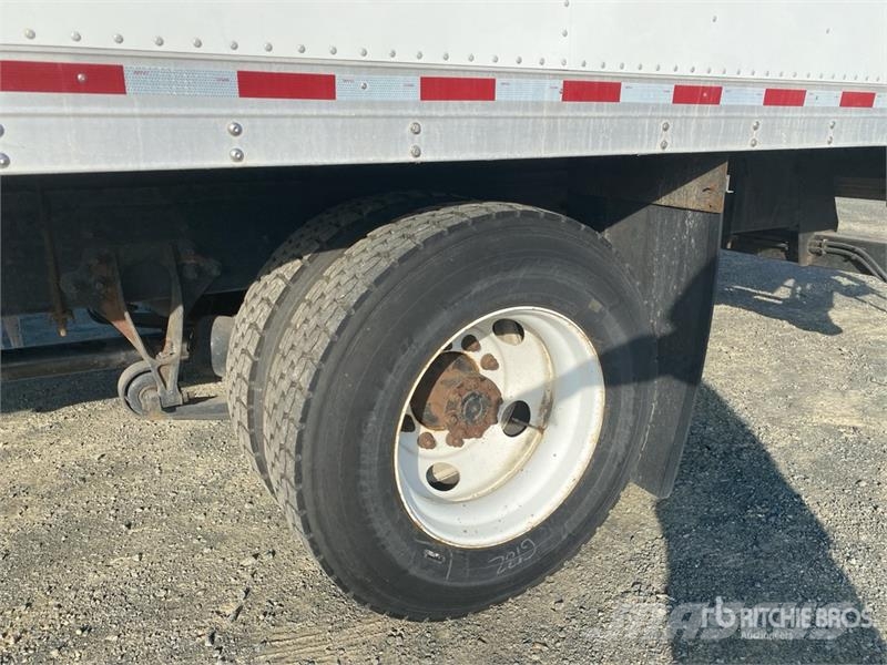 International 4300 شاحنات ذات هيكل صندوقي