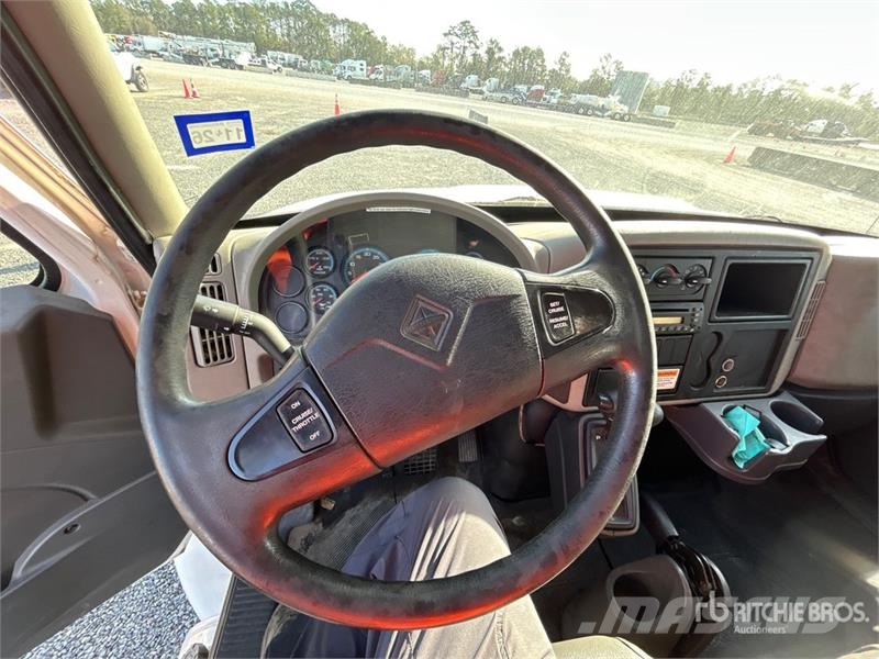 International 4300 Каросерии