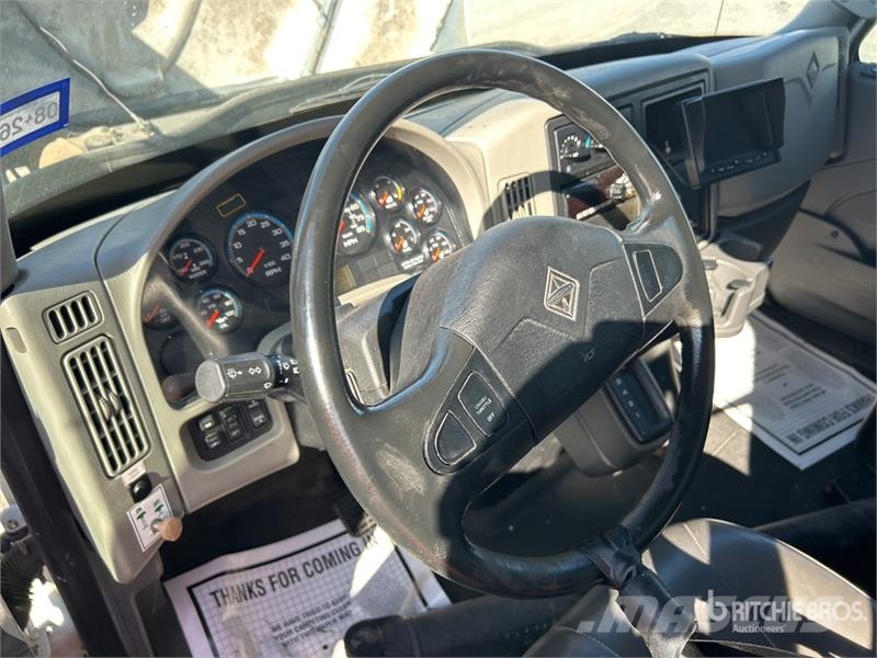 International 4300 Furgons