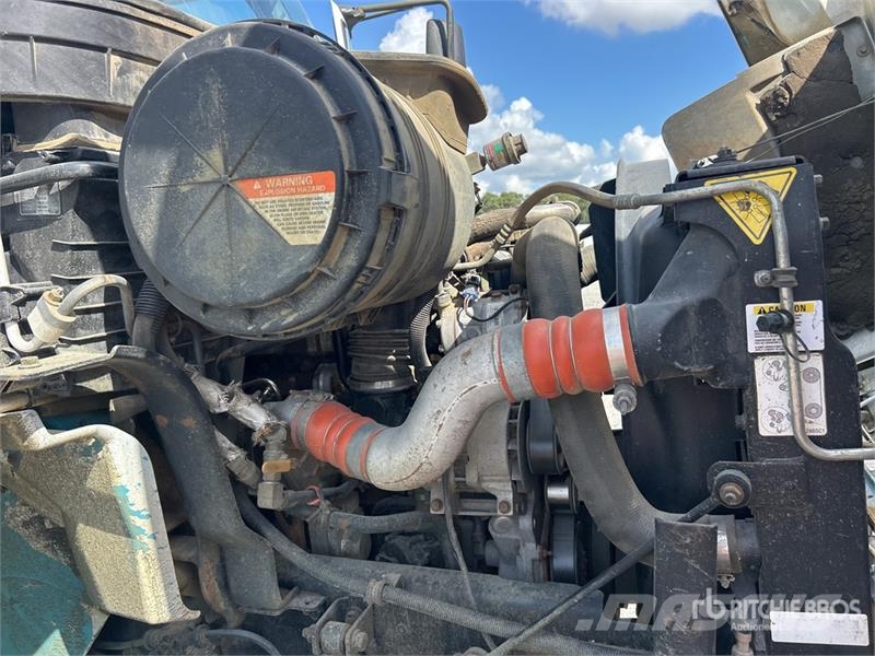 International 4300 Wassertanker