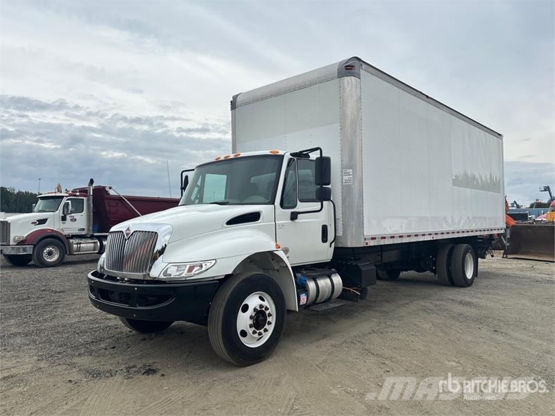 International 4300 شاحنات ذات هيكل صندوقي