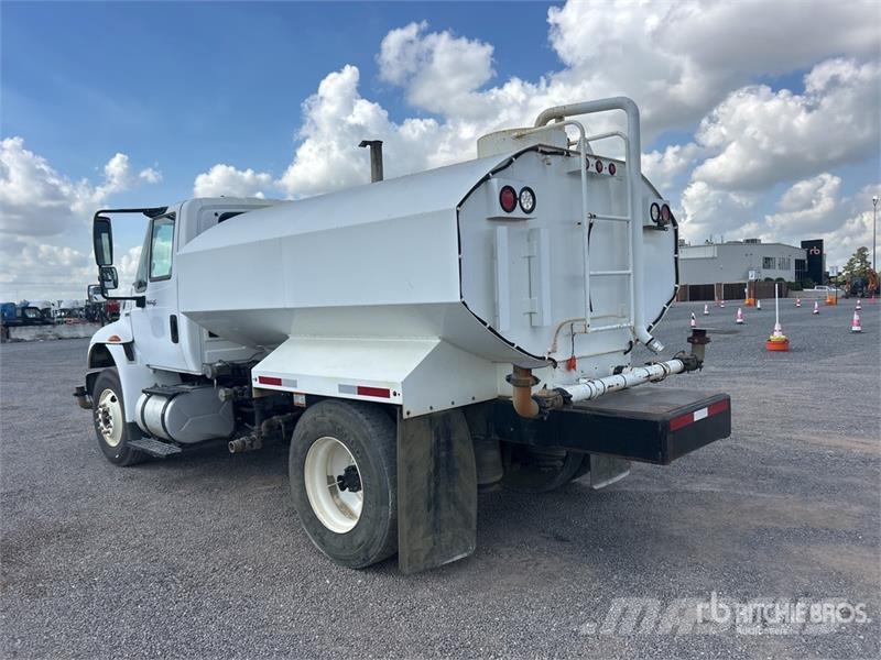International 4300 Wassertanker
