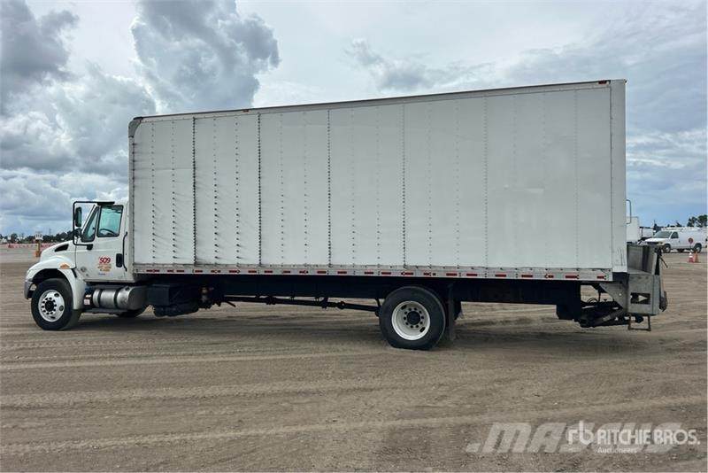 International 4300 탑차 트럭