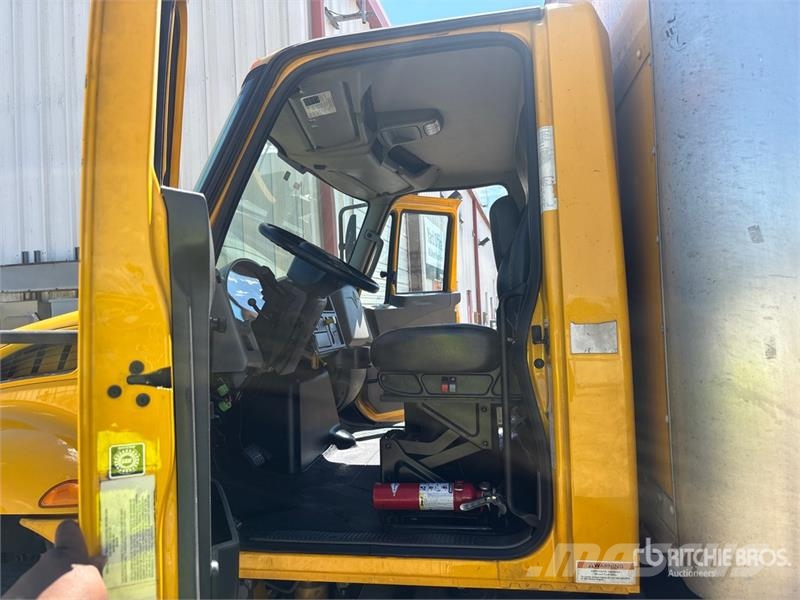 International 4300 Skåpbilar