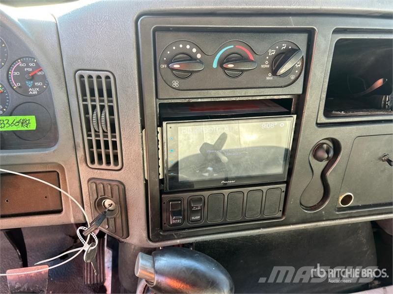 International 4300 ボックスボディー、ウイング、箱車