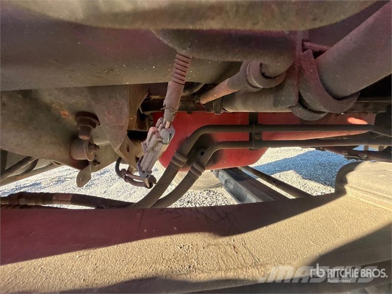 International 4300 شاحنات ذات هيكل صندوقي