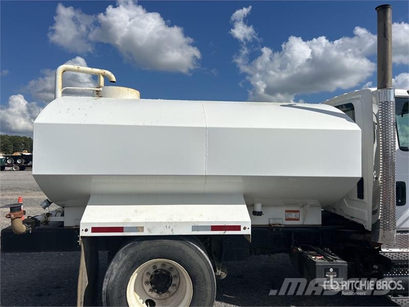 International 4300 Wassertanker