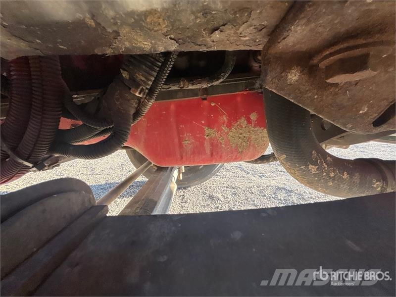 International 4300 شاحنات ذات هيكل صندوقي