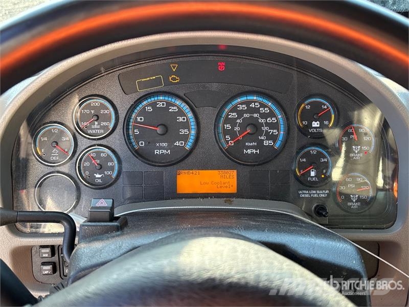 International 4300 شاحنات ذات هيكل صندوقي