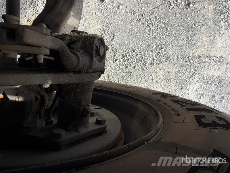International 4300 شاحنات ذات هيكل صندوقي