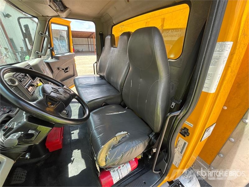 International 4300 Skriňová nadstavba