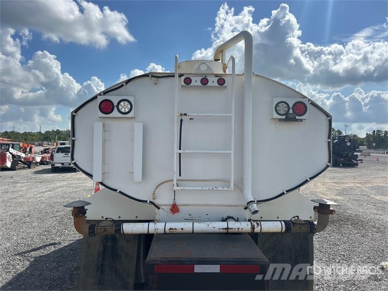International 4300 Wassertanker