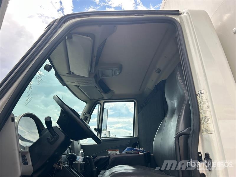 International 4300 厢式货车