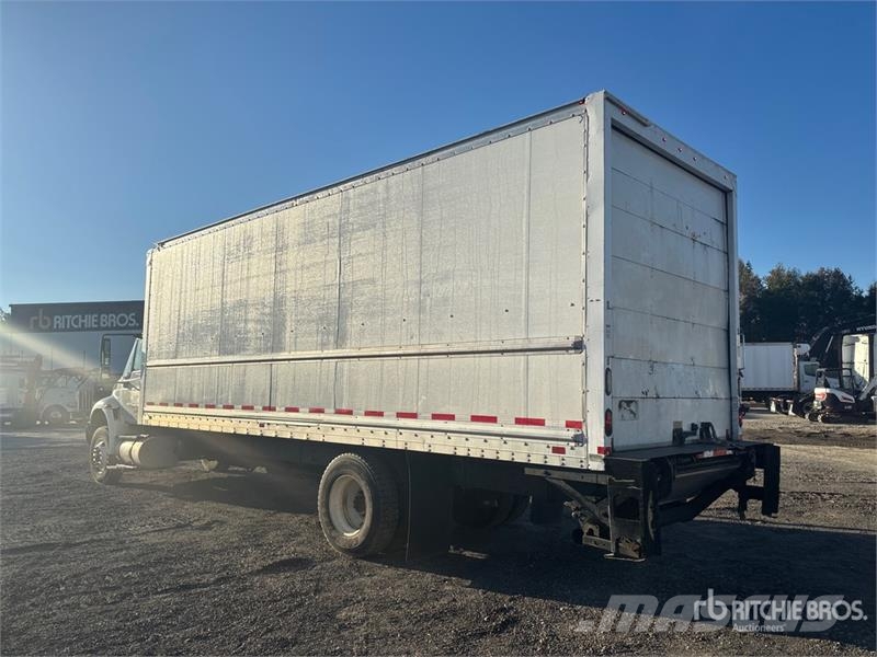 International 4300 شاحنات ذات هيكل صندوقي