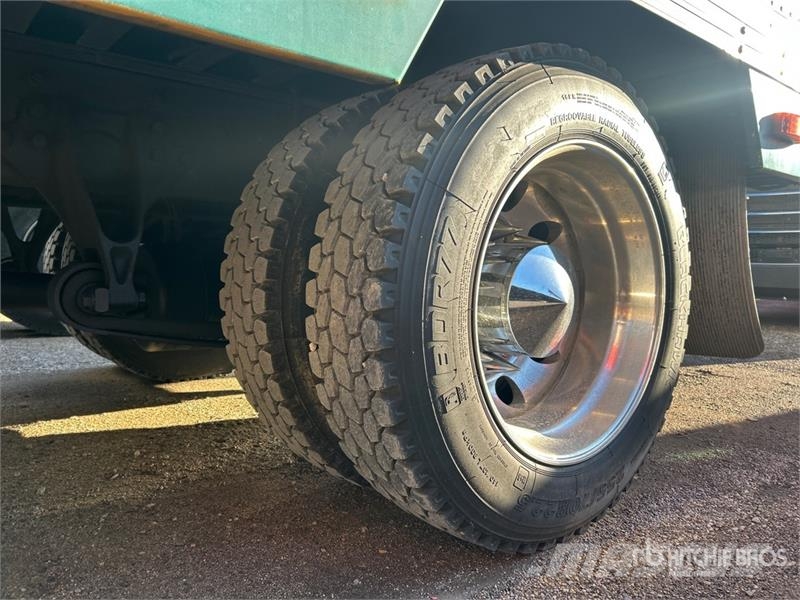 International 4300 ボックスボディー、ウイング、箱車