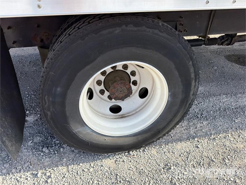 International 4300 شاحنات ذات هيكل صندوقي