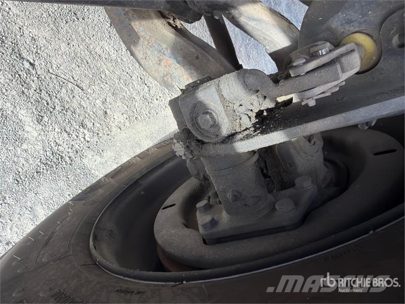 International 4300 شاحنات ذات هيكل صندوقي