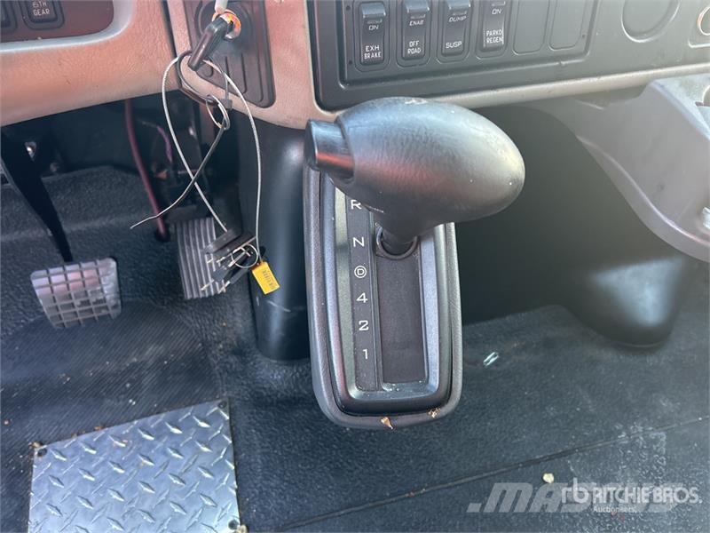 International 4300 Umpikorikuorma-autot