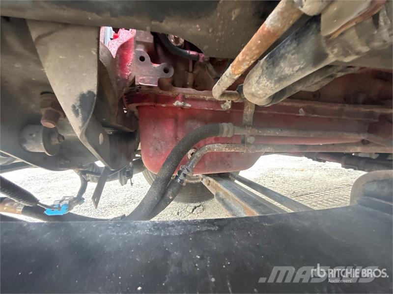 International 4300 شاحنات ذات هيكل صندوقي