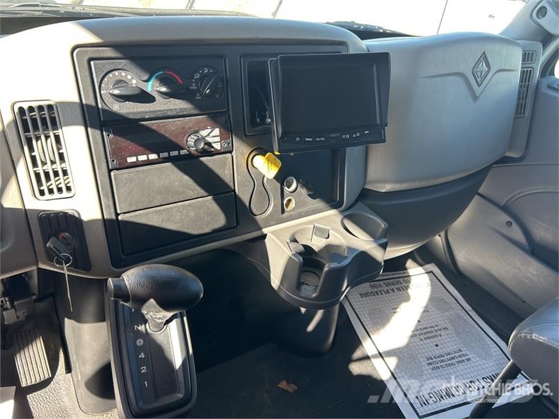 International 4300 Furgons