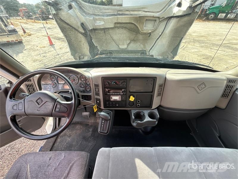 International 4300 Umpikorikuorma-autot
