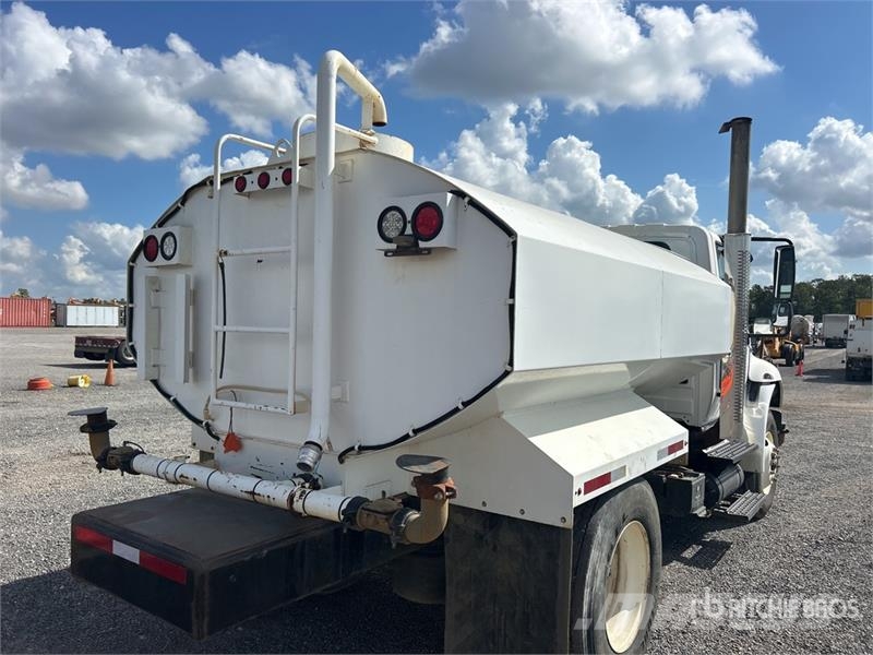 International 4300 Wassertanker