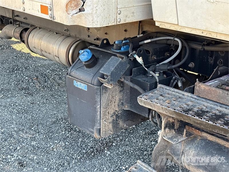 International 4300 شاحنات ذات هيكل صندوقي