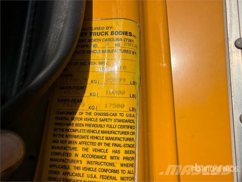 International 4300 شاحنات ذات هيكل صندوقي