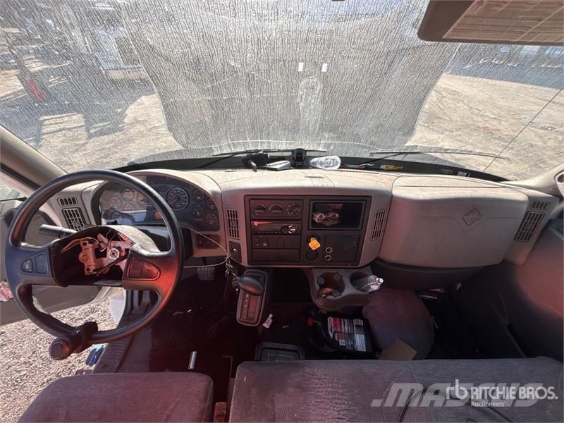 International 4300 Umpikorikuorma-autot
