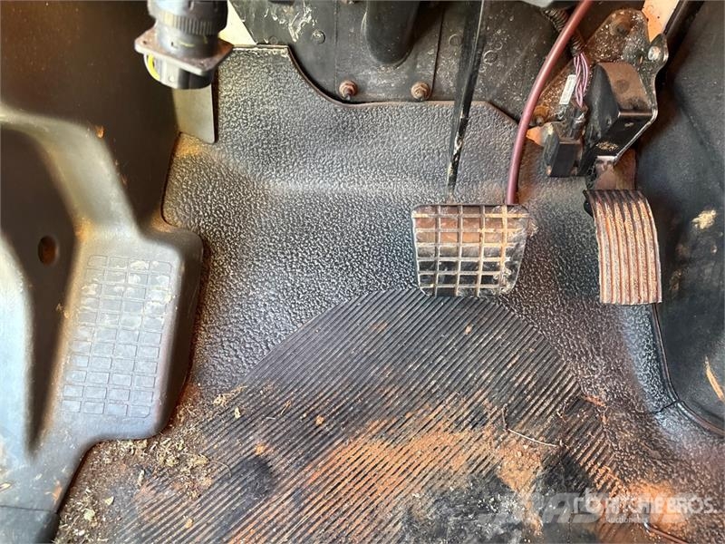 International 4300 شاحنات ذات هيكل صندوقي