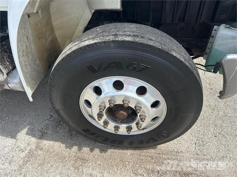 International 4300 レッカー車
