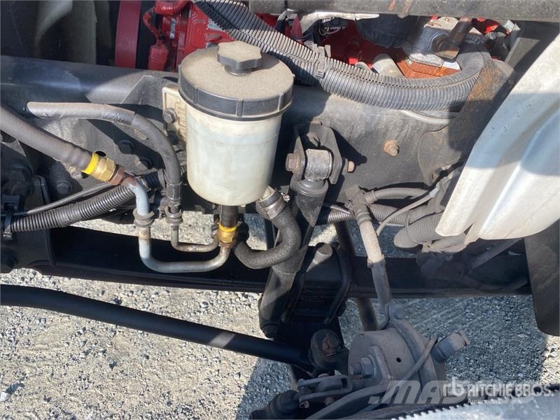 International 4300 شاحنات ذات هيكل صندوقي