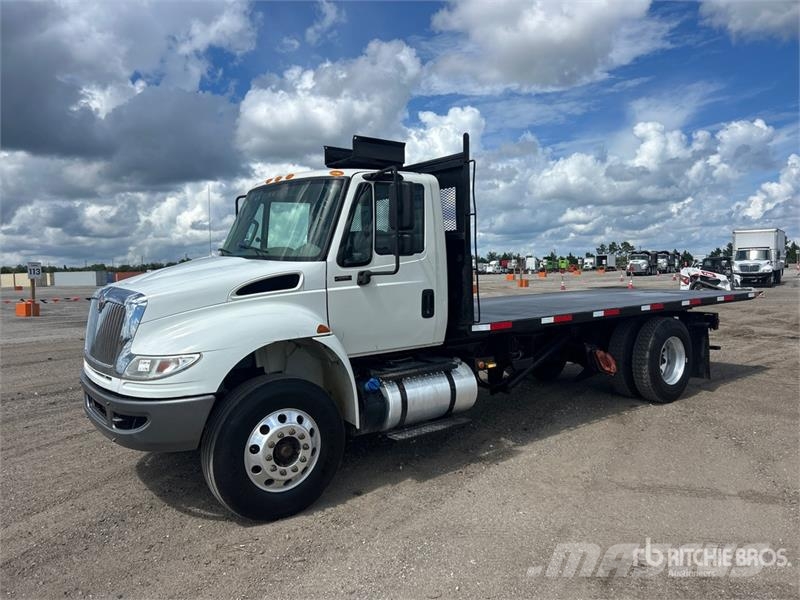 International 4300 レッカー車