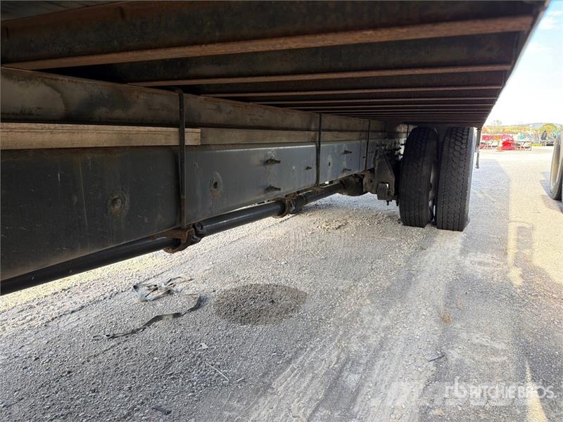 International 4300 شاحنات ذات هيكل صندوقي