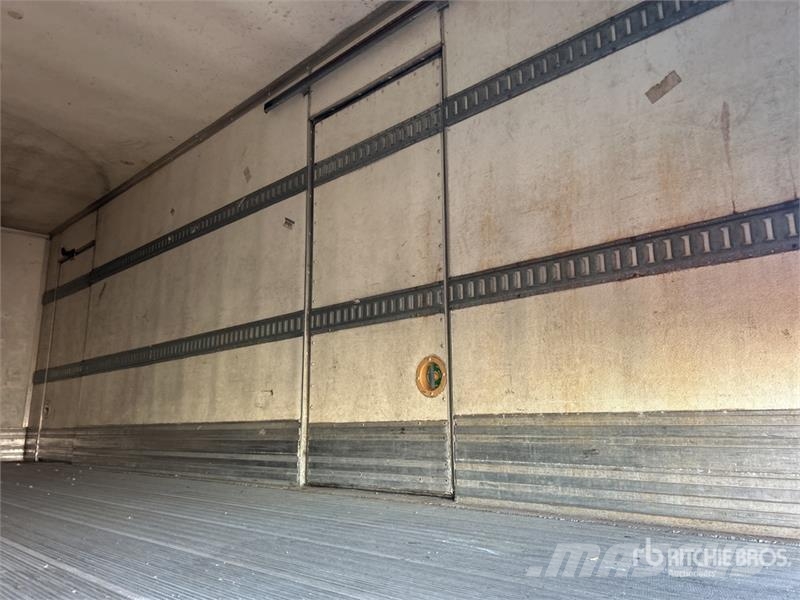 International 4300 Temperature controlled trucks