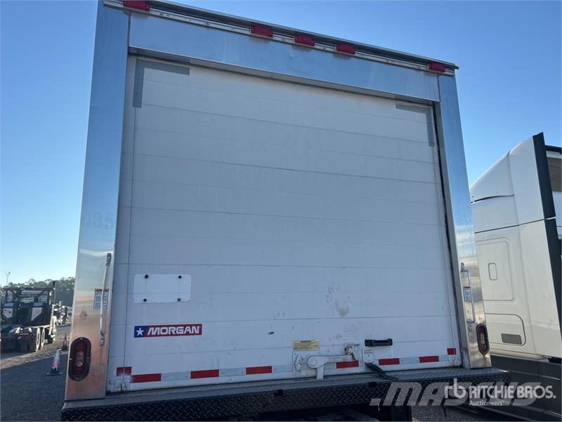 International 4300 Temperature controlled trucks
